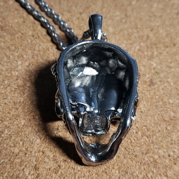 🆕 NWOT Devil Skull Green Eyes 22" Necklace - Picture 4 of 6